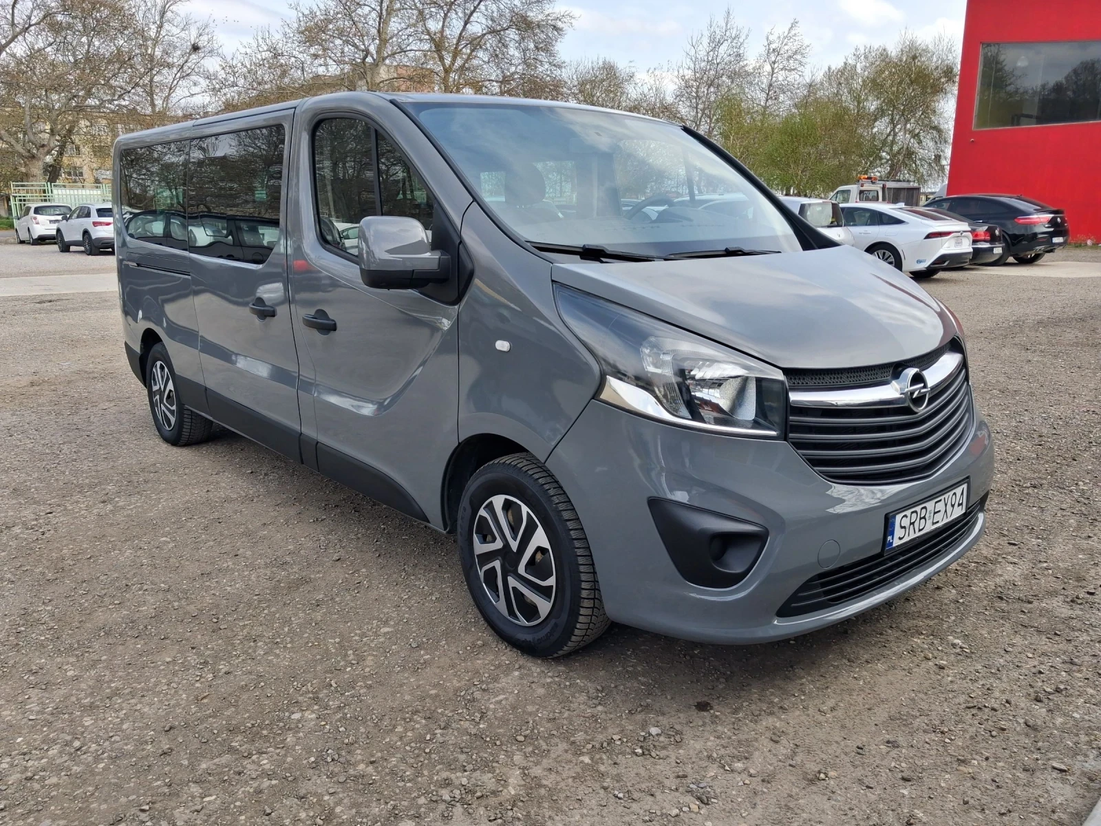 Opel Vivaro 1.6 DCI, 115 к.с. 9 места, Long, темпомат, Nardo g | Auto.bg — изображение 1 Opel Vivaro 1.6 DCI, 115 к.с. 9 места, Long, темпомат, Nardo g | Auto.bg — изображение 1