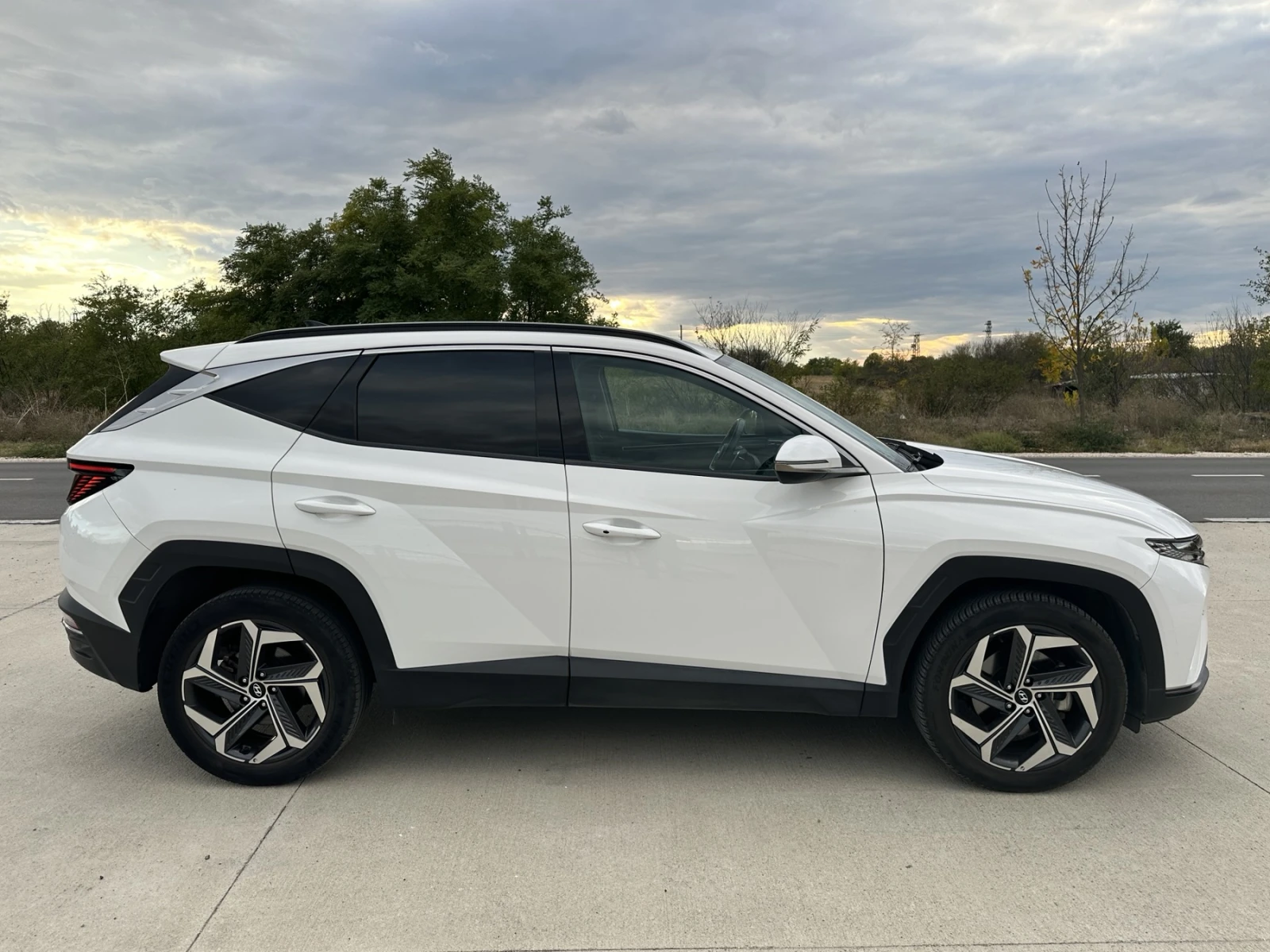 Hyundai Tucson 1.6 HEV Hybrid/Exellence/230к.с/70000км/Гаранция - изображение 4 | Auto.bg Hyundai Tucson 1.6 HEV Hybrid/Exellence/230к.с/70000км/Гаранция - изображение 4