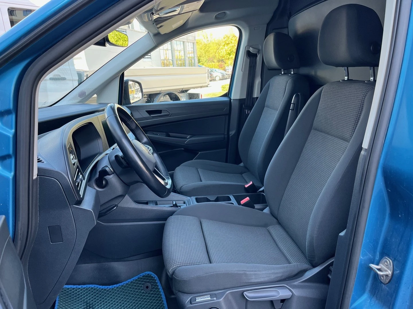 VW Caddy Cargo 3.1 m3 TDI - изображение 4 | Auto.bg VW Caddy Cargo 3.1 m3 TDI - изображение 4