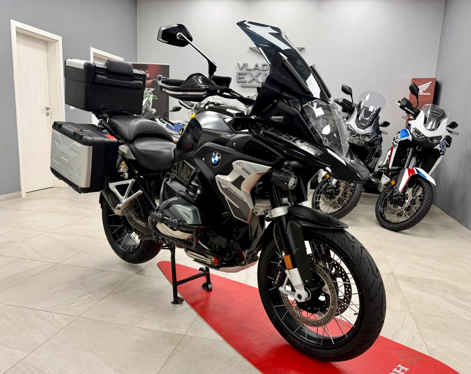 BMW R 1250 GS Triple Black Akrapovic | Auto.bg — изображение 1 BMW R 1250 GS Triple Black Akrapovic | Auto.bg — изображение 1