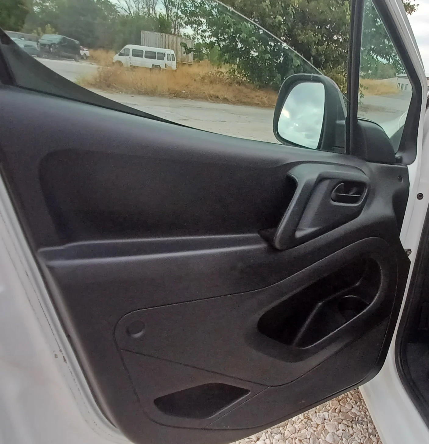 Peugeot Partner 1.6HDI - изображение 8 | Auto.bg Peugeot Partner 1.6HDI - изображение 8