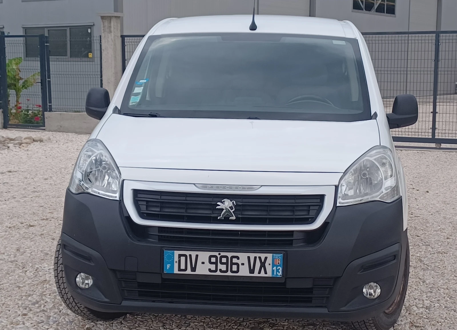 Peugeot Partner 1.6HDI - изображение 7 | Auto.bg Peugeot Partner 1.6HDI - изображение 7