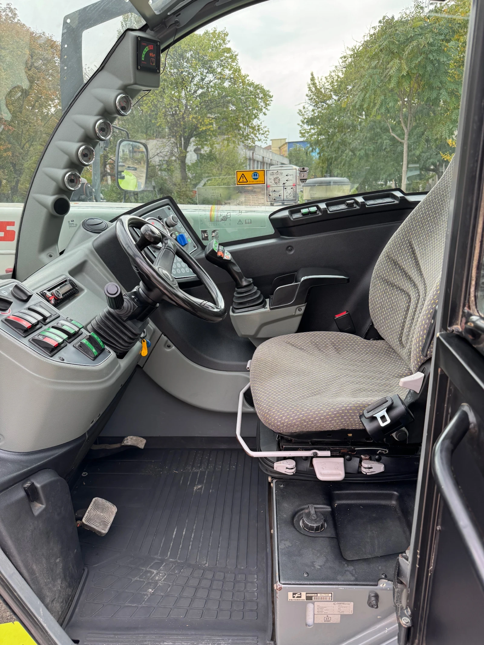 Телескопичен товарач Claas Scorpion 7055 - изображение 5 | Auto.bg Телескопичен товарач Claas Scorpion 7055 - изображение 5