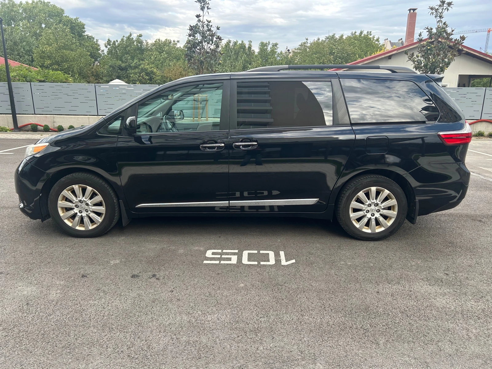 Toyota Sienna 3.5I XLE 4X4 - изображение 4 | Auto.bg Toyota Sienna 3.5I XLE 4X4 - изображение 4