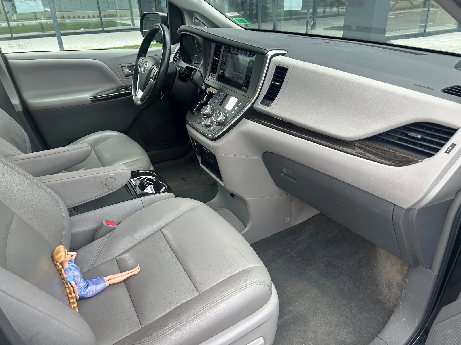 Toyota Sienna 3.5I XLE 4X4 - изображение 8 | Auto.bg Toyota Sienna 3.5I XLE 4X4 - изображение 8