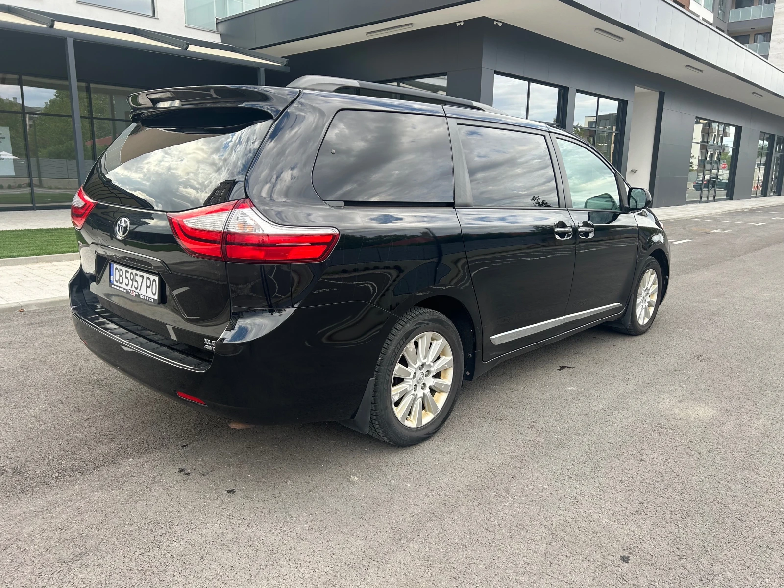 Toyota Sienna 3.5I XLE 4X4 - изображение 3 | Auto.bg Toyota Sienna 3.5I XLE 4X4 - изображение 3