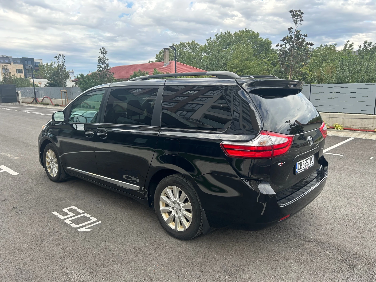 Toyota Sienna 3.5I XLE 4X4 - изображение 5 | Auto.bg Toyota Sienna 3.5I XLE 4X4 - изображение 5