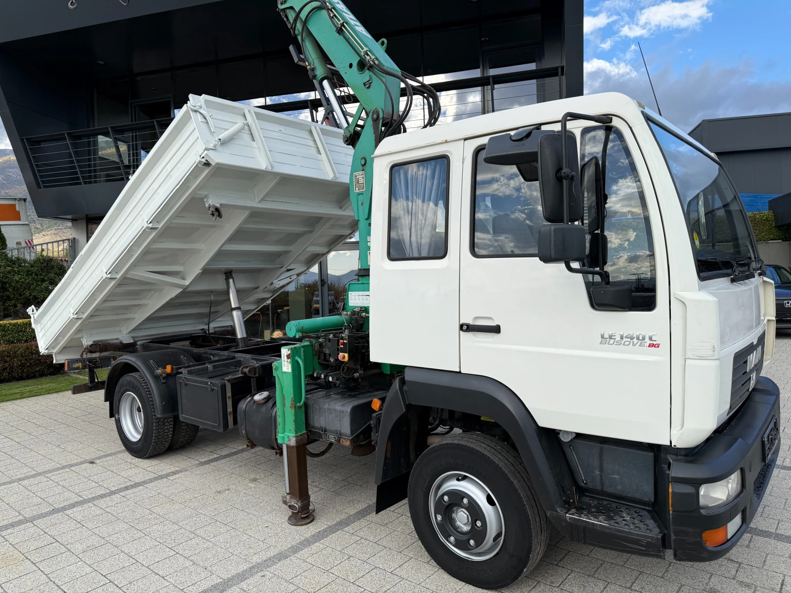 Man L LE 10.140 Самосвал с кран Atlas 3тона  - изображение 2 | Auto.bg Man L LE 10.140 Самосвал с кран Atlas 3тона  - изображение 2