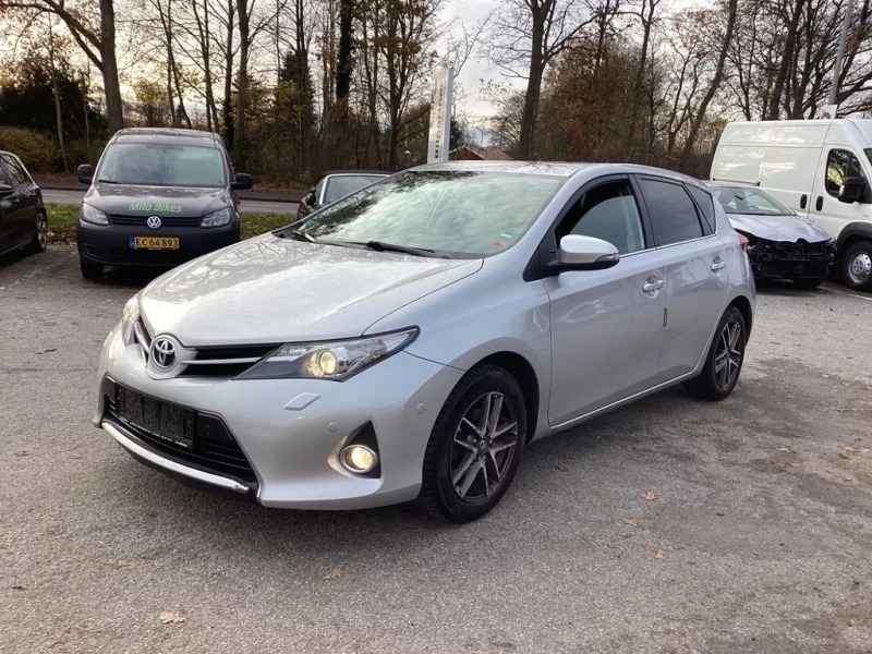 Toyota Auris 1.6 Valvematic 132кс - 6500 € / 12712.90 лв. - 25162123 1 | Car24.bg Toyota Auris 1.6 Valvematic 132кс - 6500 € / 12712.90 лв. - 25162123 1