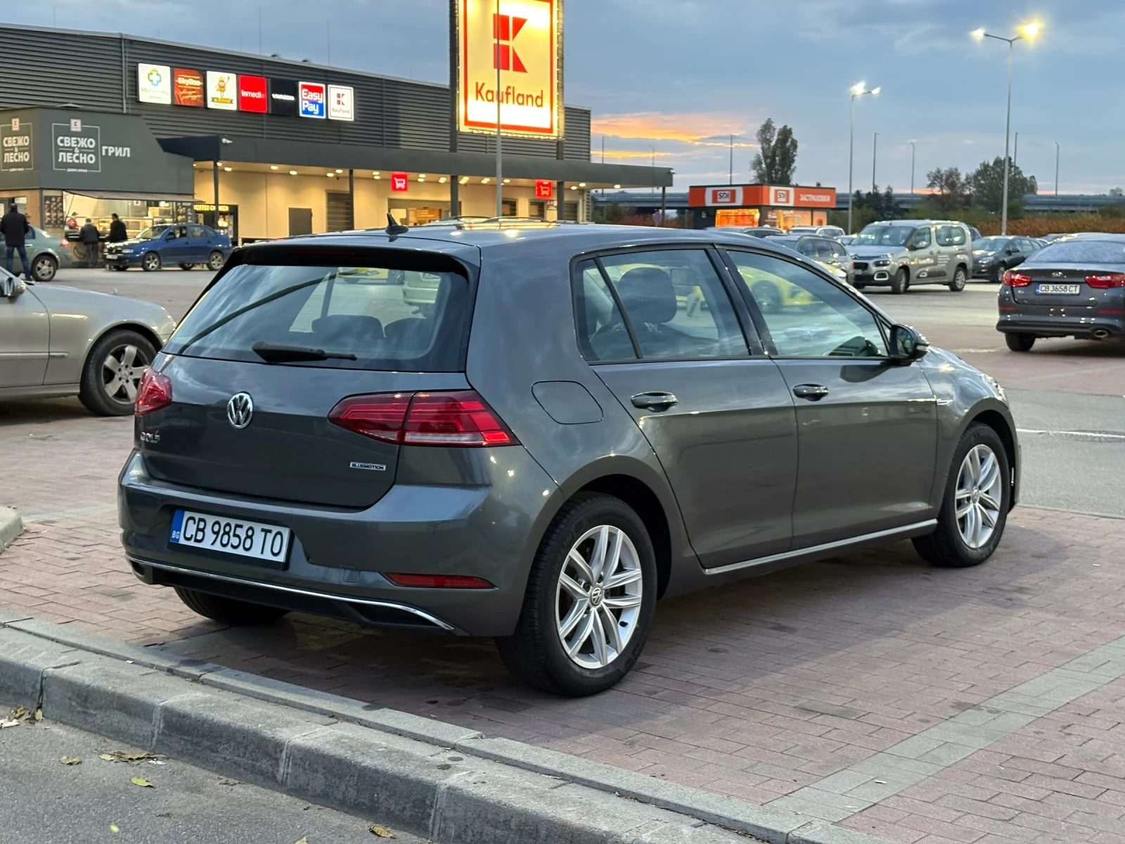 VW Golf 1.5TGI-Автоматик  - изображение 4 | Auto.bg VW Golf 1.5TGI-Автоматик  - изображение 4