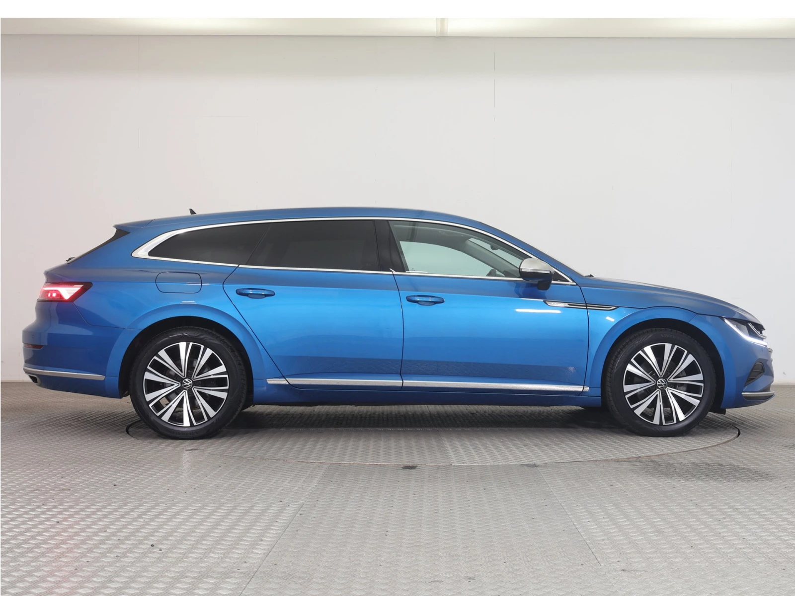 VW Arteon  Elegance Business - Хибрид  - изображение 6 | Auto.bg VW Arteon  Elegance Business - Хибрид  - изображение 6