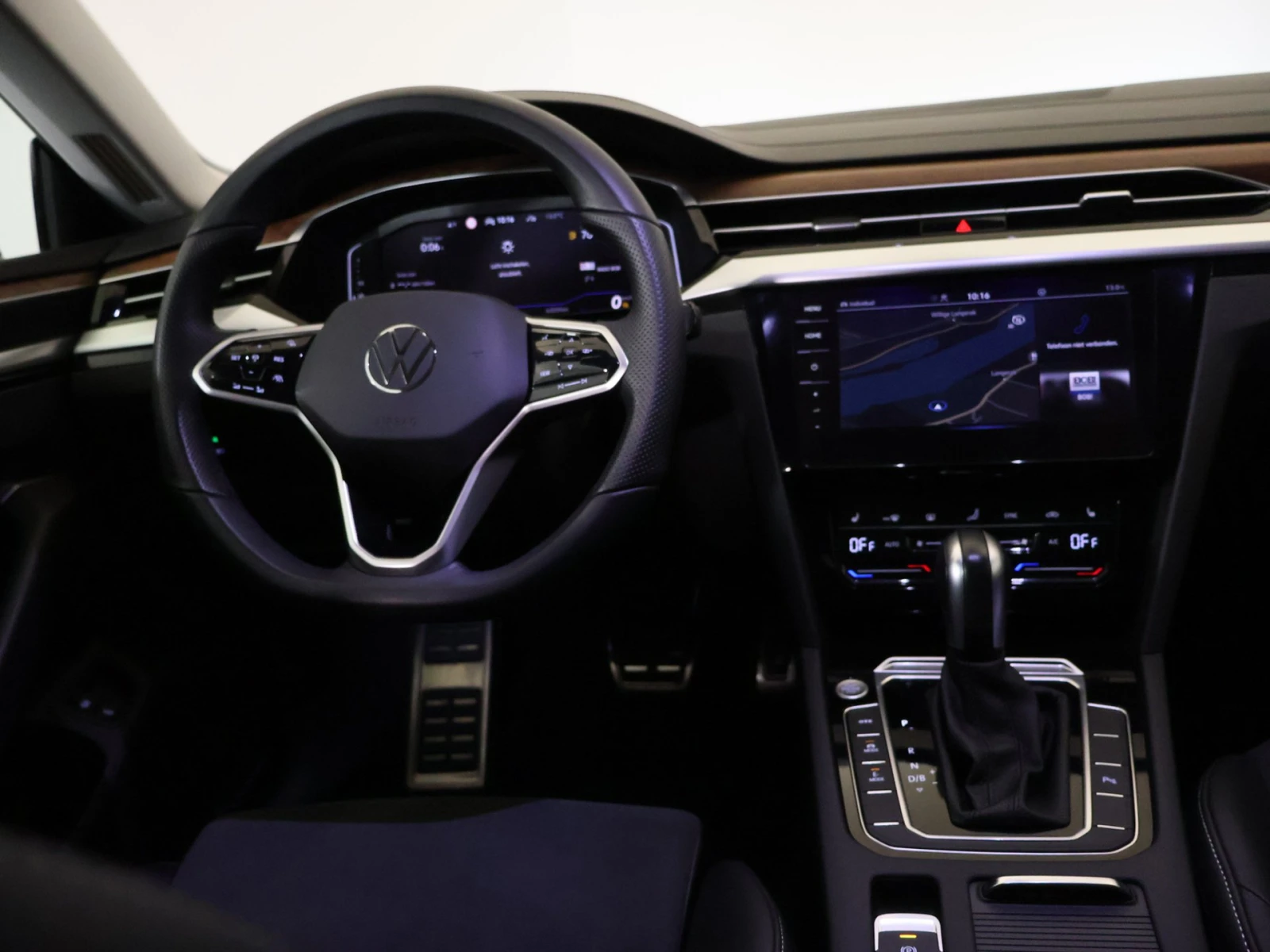 VW Arteon  Elegance Business - Хибрид  - изображение 8 | Auto.bg VW Arteon  Elegance Business - Хибрид  - изображение 8