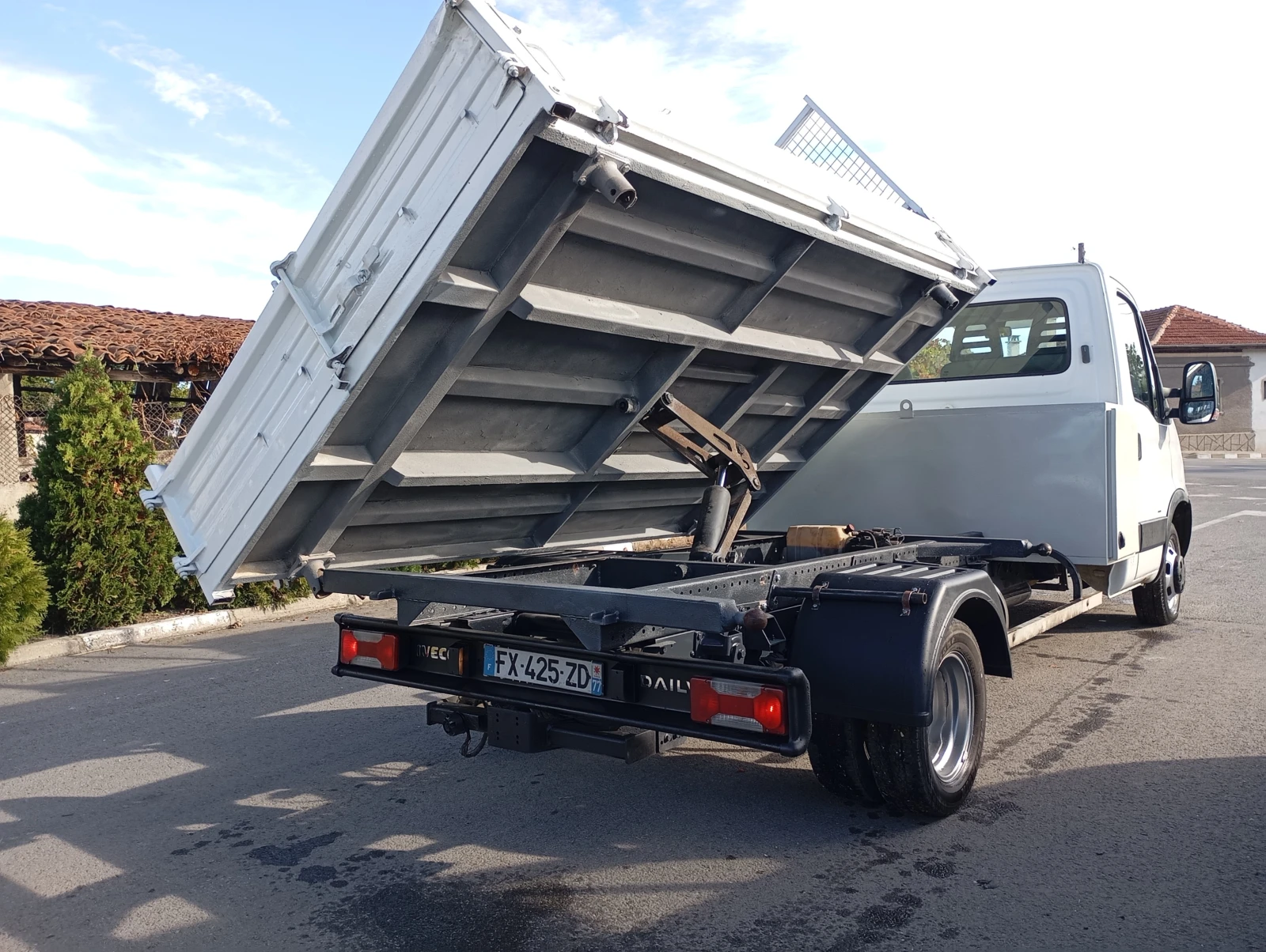 Iveco 35c15 ЛИЗИНГ* САМОСВАЛ * 3.5 т.Б кат. - изображение 3 | Auto.bg Iveco 35c15 ЛИЗИНГ* САМОСВАЛ * 3.5 т.Б кат. - изображение 3