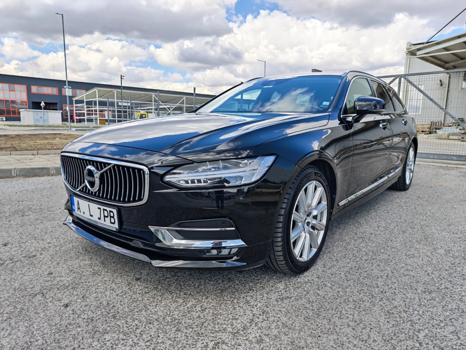Volvo V90 inscription 4x4 Harman Kardon Memory | Auto.bg — изображение 1 Volvo V90 inscription 4x4 Harman Kardon Memory | Auto.bg — изображение 1