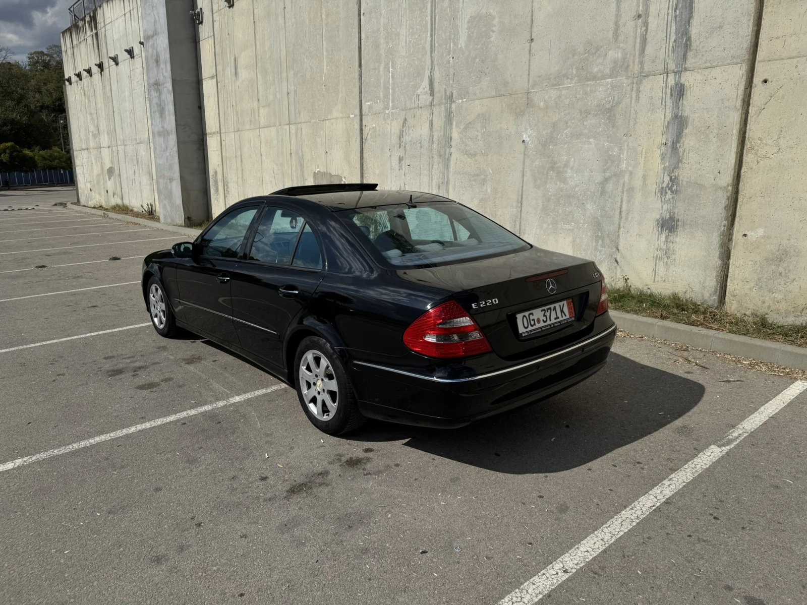 Mercedes-Benz E 220 Avantgarde НОВ ВНОС! - изображение 4 | Auto.bg Mercedes-Benz E 220 Avantgarde НОВ ВНОС! - изображение 4