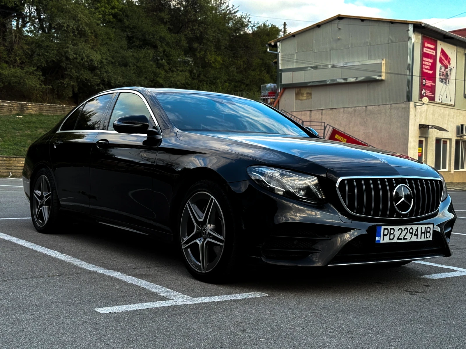 Mercedes-Benz E 220 AMG Line   Burmester | 360  Камери | Widescreen - изображение 3 | Auto.bg Mercedes-Benz E 220 AMG Line   Burmester | 360  Камери | Widescreen - изображение 3