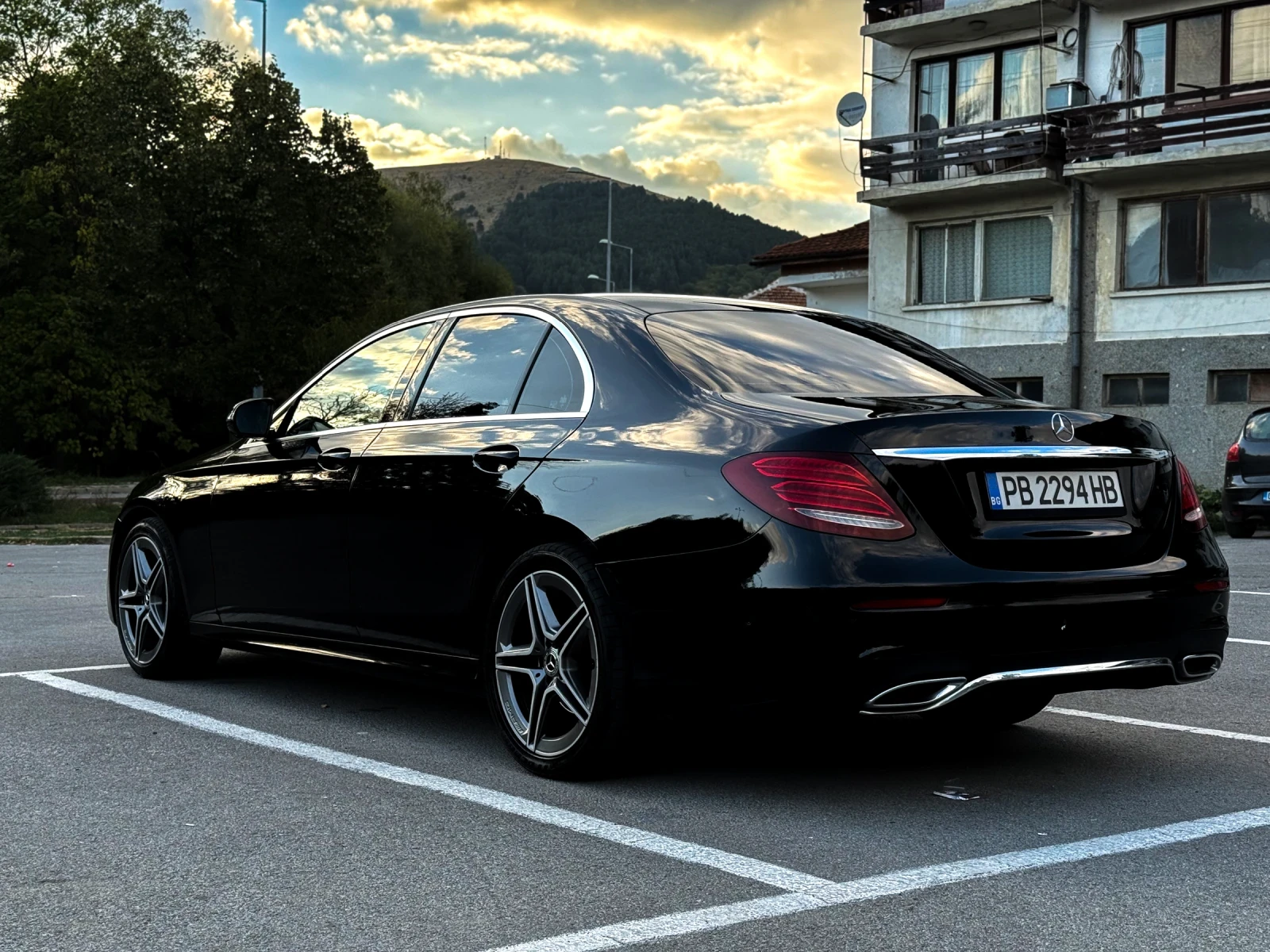 Mercedes-Benz E 220 AMG Line   Burmester | 360  Камери | Widescreen - изображение 5 | Auto.bg Mercedes-Benz E 220 AMG Line   Burmester | 360  Камери | Widescreen - изображение 5