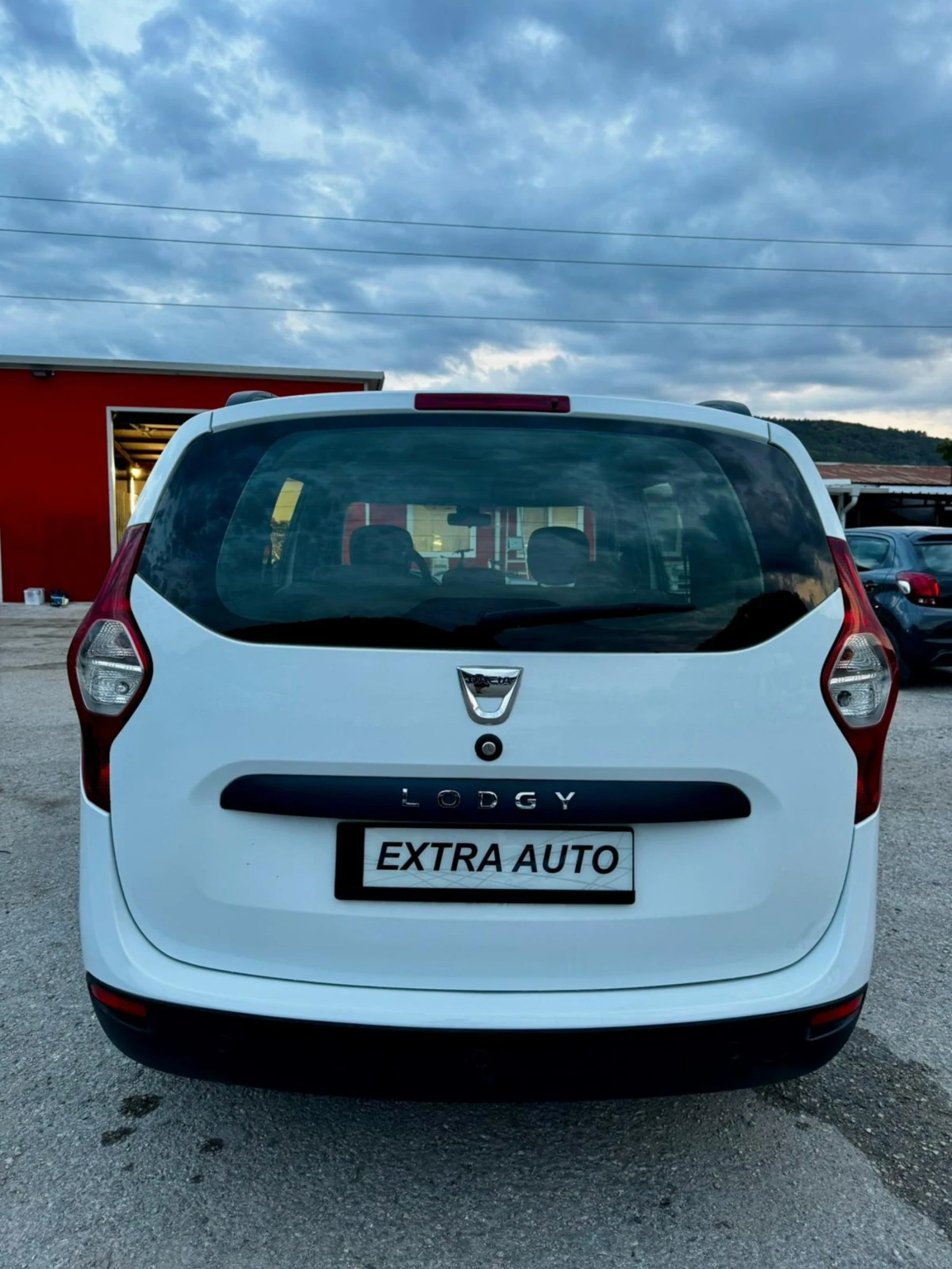 Dacia Lodgy 1.5dCi, 7 МЕСТА, ЕВРО 6, НАВИГАЦИЯ  - изображение 3 | Auto.bg Dacia Lodgy 1.5dCi, 7 МЕСТА, ЕВРО 6, НАВИГАЦИЯ  - изображение 3