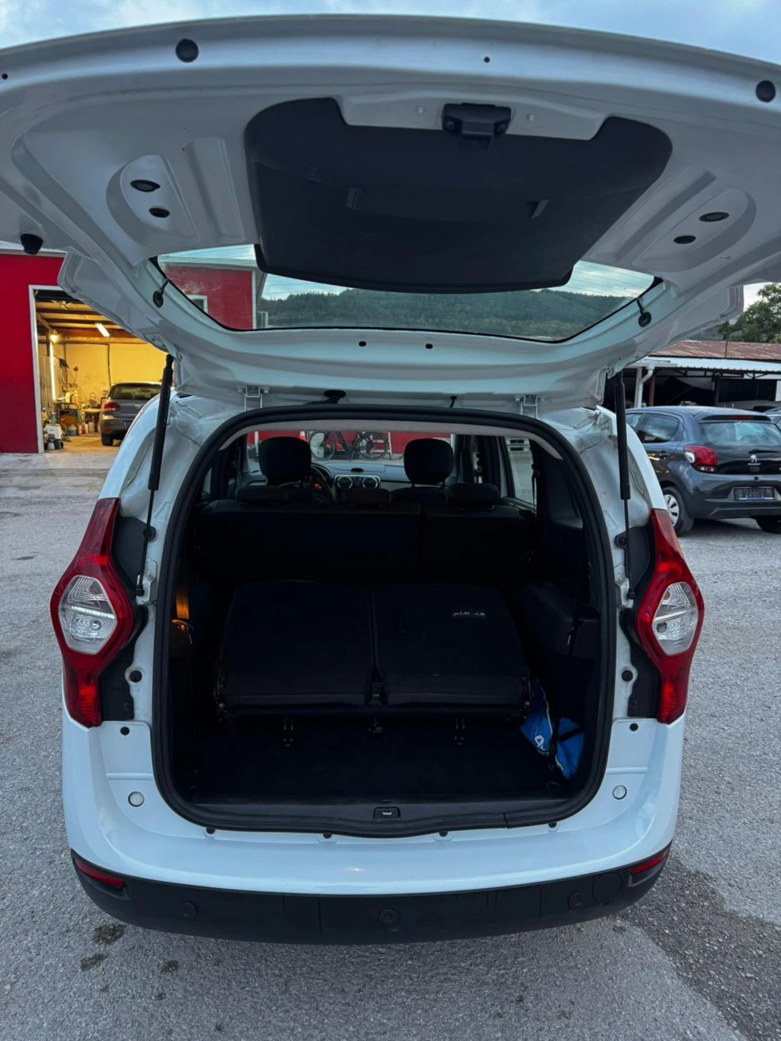 Dacia Lodgy 1.5dCi, 7 МЕСТА, ЕВРО 6, НАВИГАЦИЯ  - изображение 4 | Auto.bg Dacia Lodgy 1.5dCi, 7 МЕСТА, ЕВРО 6, НАВИГАЦИЯ  - изображение 4