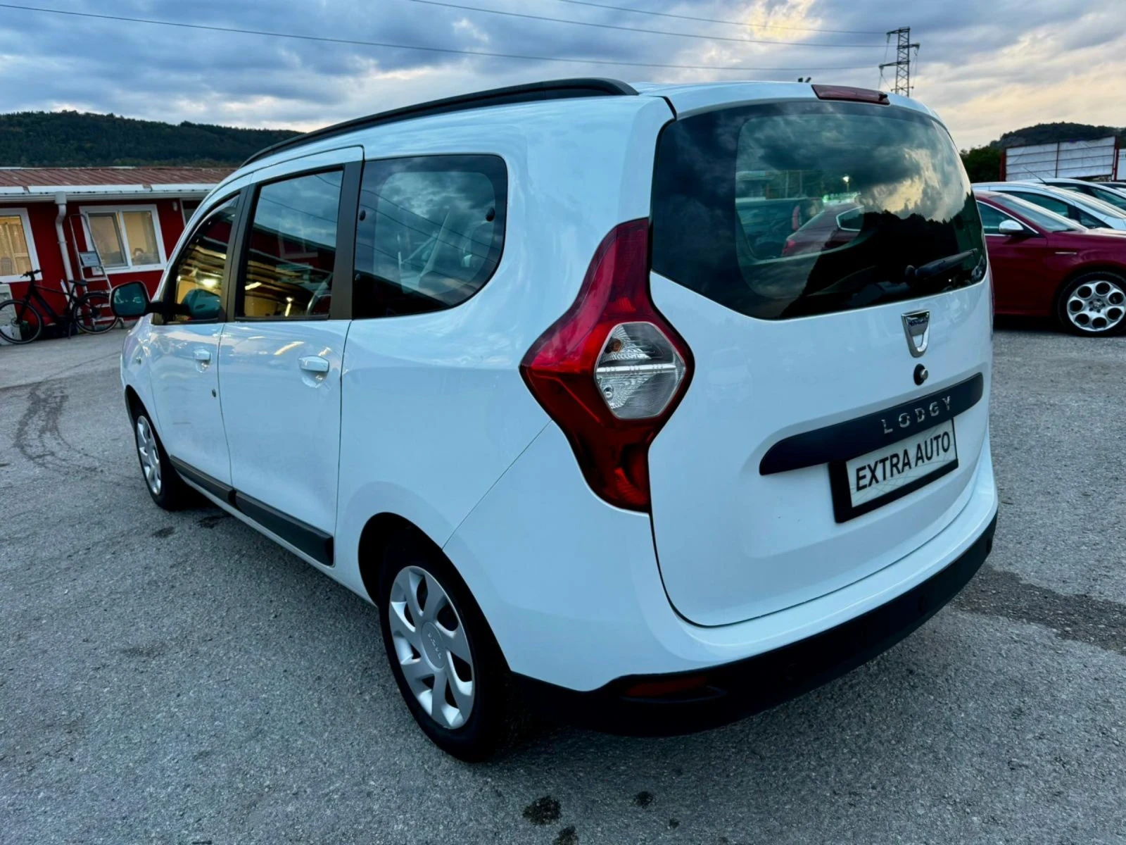 Dacia Lodgy 1.5dCi, 7 МЕСТА, ЕВРО 6, НАВИГАЦИЯ  - изображение 2 | Auto.bg Dacia Lodgy 1.5dCi, 7 МЕСТА, ЕВРО 6, НАВИГАЦИЯ  - изображение 2