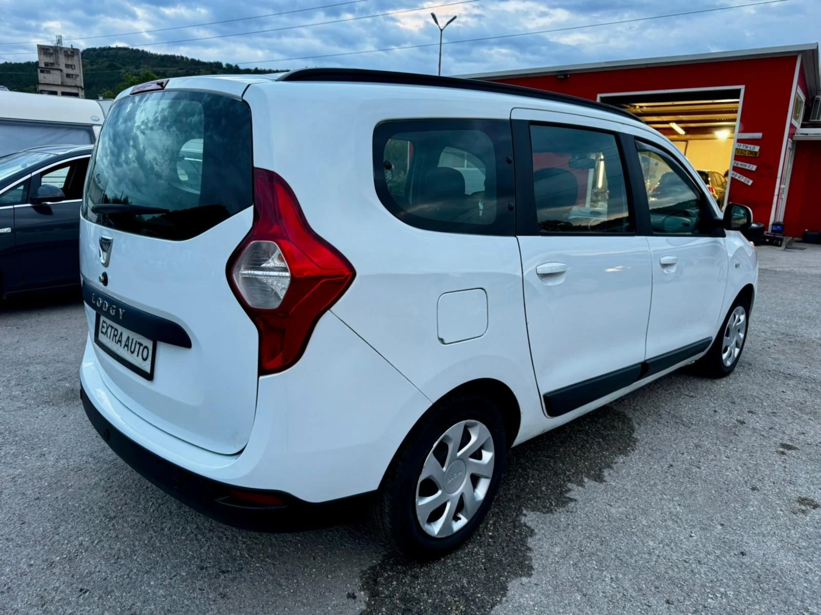 Dacia Lodgy 1.5dCi, 7 МЕСТА, ЕВРО 6, НАВИГАЦИЯ  - изображение 5 | Auto.bg Dacia Lodgy 1.5dCi, 7 МЕСТА, ЕВРО 6, НАВИГАЦИЯ  - изображение 5