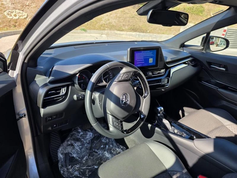 Toyota C-HR 2.0 HYB E-CVT Club Bitone - изображение 9 | Auto.bg Toyota C-HR 2.0 HYB E-CVT Club Bitone - изображение 9