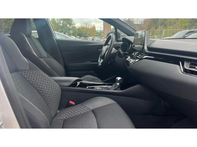Toyota C-HR 2.0 HYB E-CVT Club Bitone - изображение 6 | Auto.bg Toyota C-HR 2.0 HYB E-CVT Club Bitone - изображение 6
