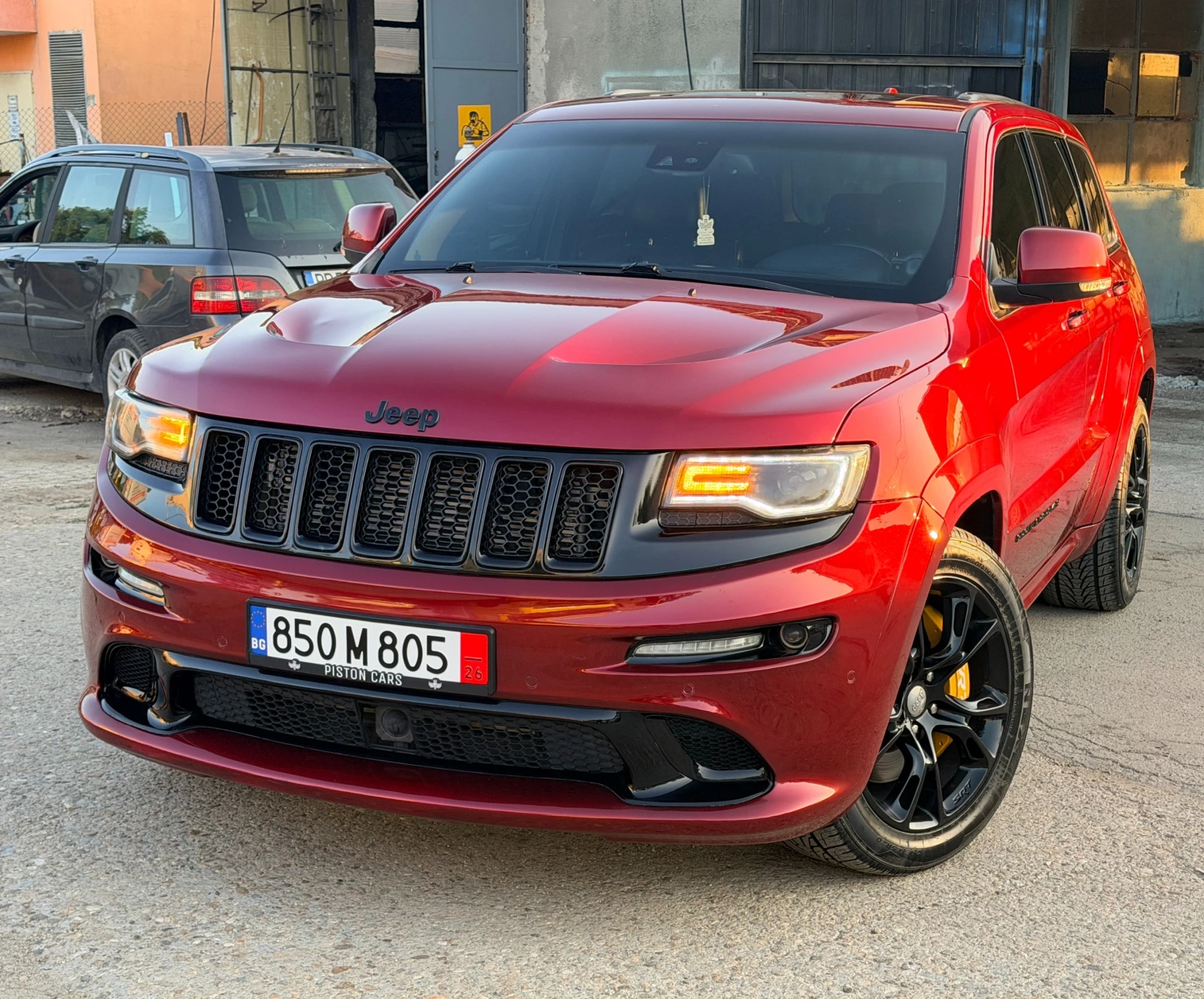 Jeep Grand cherokee SRT 6.4 V8 HEMI 392 | Auto.bg — изображение 1 Jeep Grand cherokee SRT 6.4 V8 HEMI 392 | Auto.bg — изображение 1