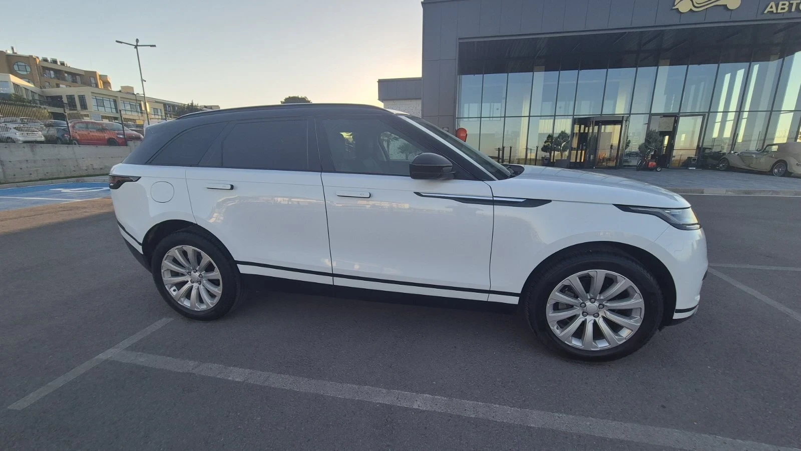 Land Rover Range Rover Velar FULL ЕКСТРИ, РЕАЛНИ КМ, СЕРВИЗНА ИСТОРИЯ - изображение 8 | Auto.bg Land Rover Range Rover Velar FULL ЕКСТРИ, РЕАЛНИ КМ, СЕРВИЗНА ИСТОРИЯ - изображение 8