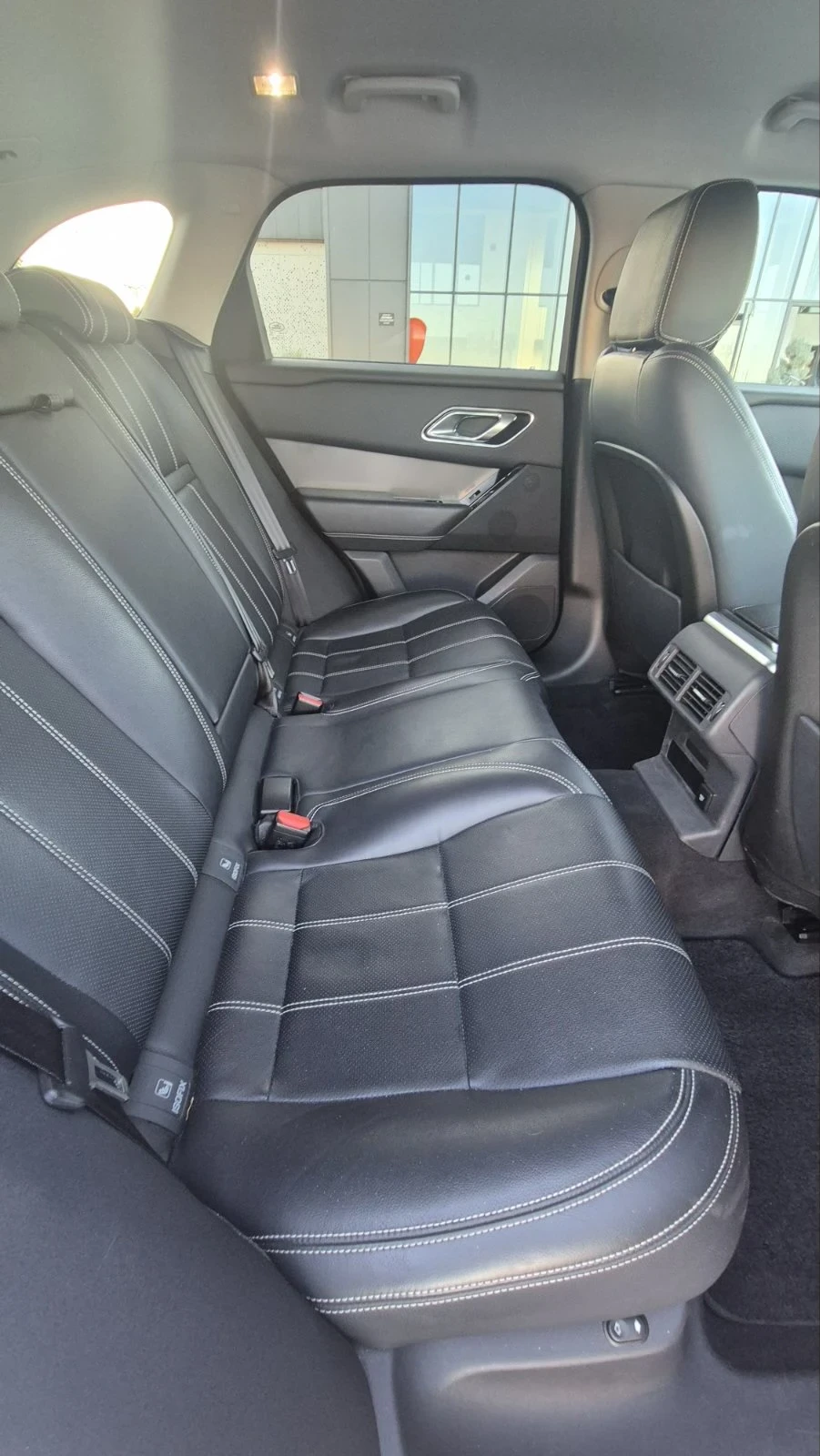 Land Rover Range Rover Velar FULL ЕКСТРИ, РЕАЛНИ КМ, СЕРВИЗНА ИСТОРИЯ - изображение 10 | Auto.bg Land Rover Range Rover Velar FULL ЕКСТРИ, РЕАЛНИ КМ, СЕРВИЗНА ИСТОРИЯ - изображение 10