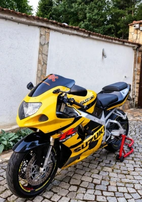 Suzuki Gsxr 750 | Auto.bg — изображение 4 Suzuki Gsxr 750 | Auto.bg — изображение 4