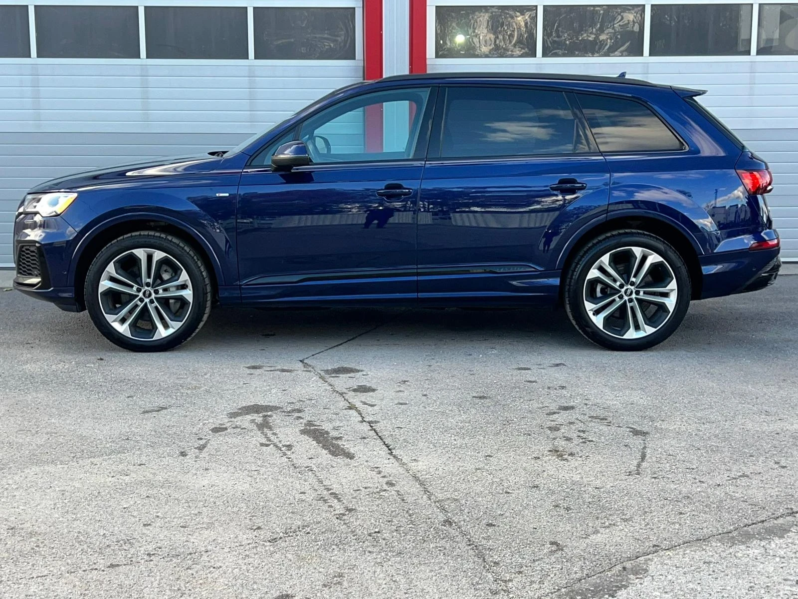 Audi Q7 55TFSI S-LINE PROGRESSIV QUATTRO 360KAMERA PANORAM - изображение 6 | Auto.bg Audi Q7 55TFSI S-LINE PROGRESSIV QUATTRO 360KAMERA PANORAM - изображение 6