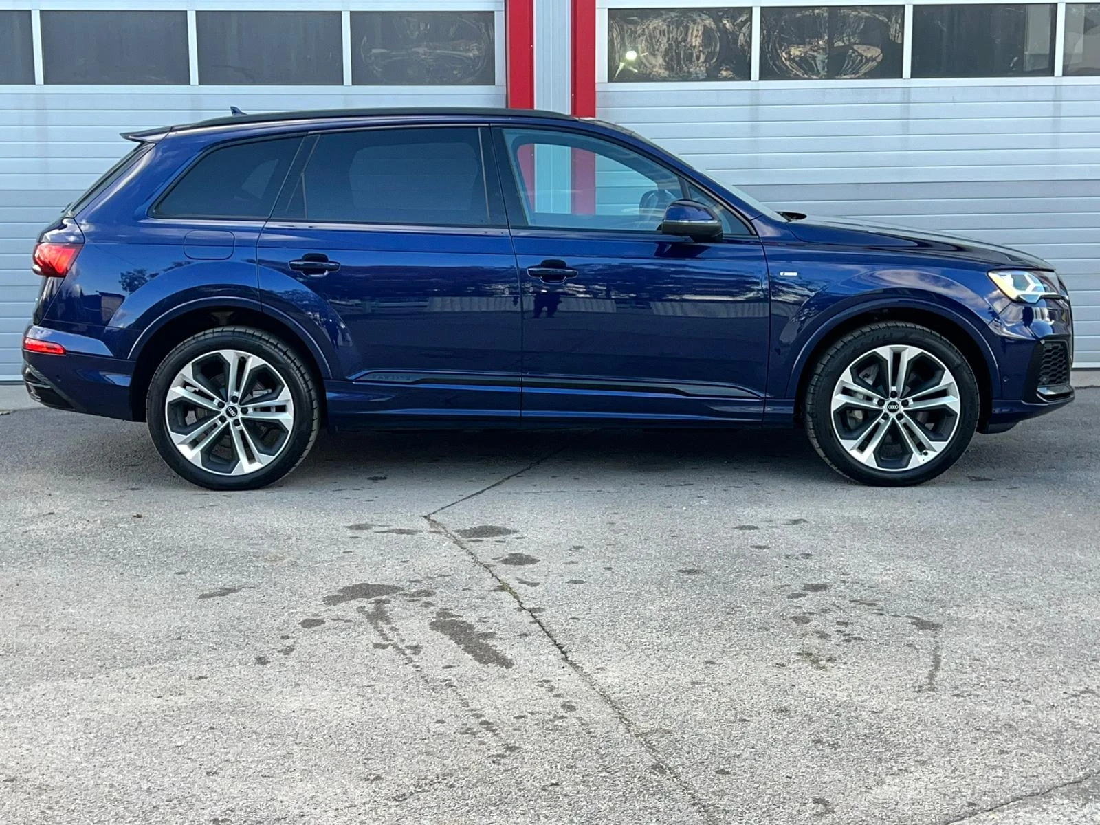 Audi Q7 55TFSI S-LINE PROGRESSIV QUATTRO 360KAMERA PANORAM - изображение 7 | Auto.bg Audi Q7 55TFSI S-LINE PROGRESSIV QUATTRO 360KAMERA PANORAM - изображение 7