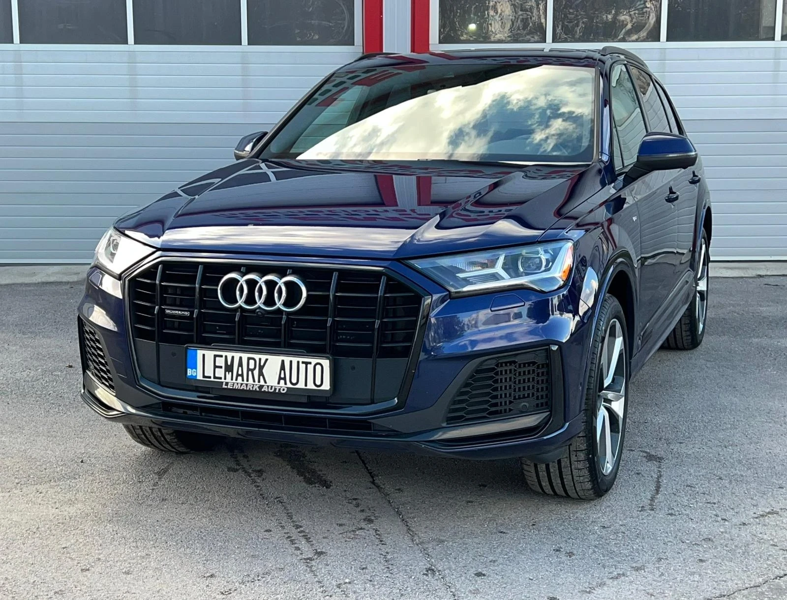 Audi Q7 55TFSI S-LINE PROGRESSIV QUATTRO 360KAMERA PANORAM - изображение 4 | Auto.bg Audi Q7 55TFSI S-LINE PROGRESSIV QUATTRO 360KAMERA PANORAM - изображение 4