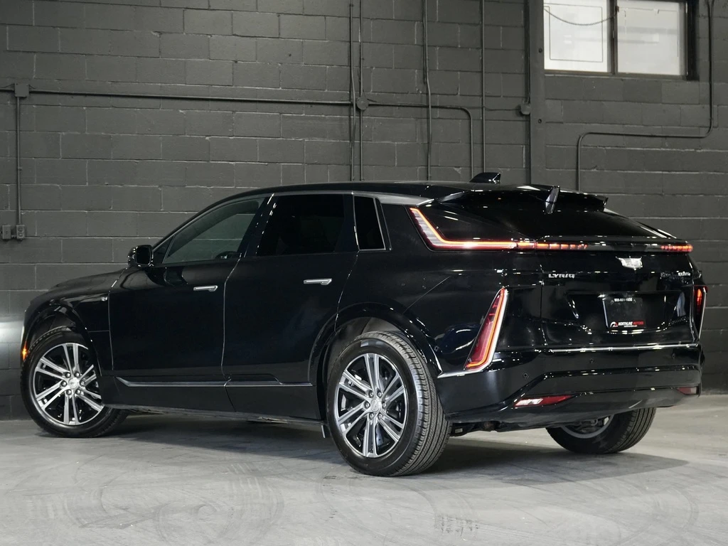 Cadillac Escalade LYRIQ* / Luxury / PANO / 360 / AKG - изображение 3 | Auto.bg Cadillac Escalade LYRIQ* / Luxury / PANO / 360 / AKG - изображение 3