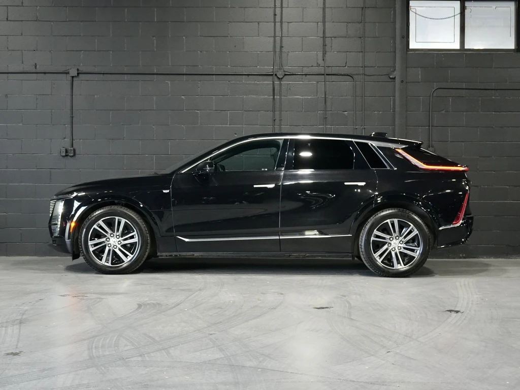 Cadillac Escalade LYRIQ* / Luxury / PANO / 360 / AKG - изображение 4 | Auto.bg Cadillac Escalade LYRIQ* / Luxury / PANO / 360 / AKG - изображение 4