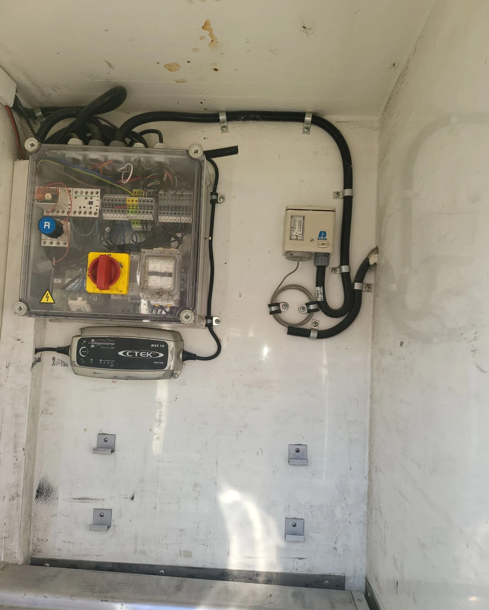 Iveco 35c13 Хладилен за сладолед-40  - изображение 9 | Auto.bg Iveco 35c13 Хладилен за сладолед-40  - изображение 9