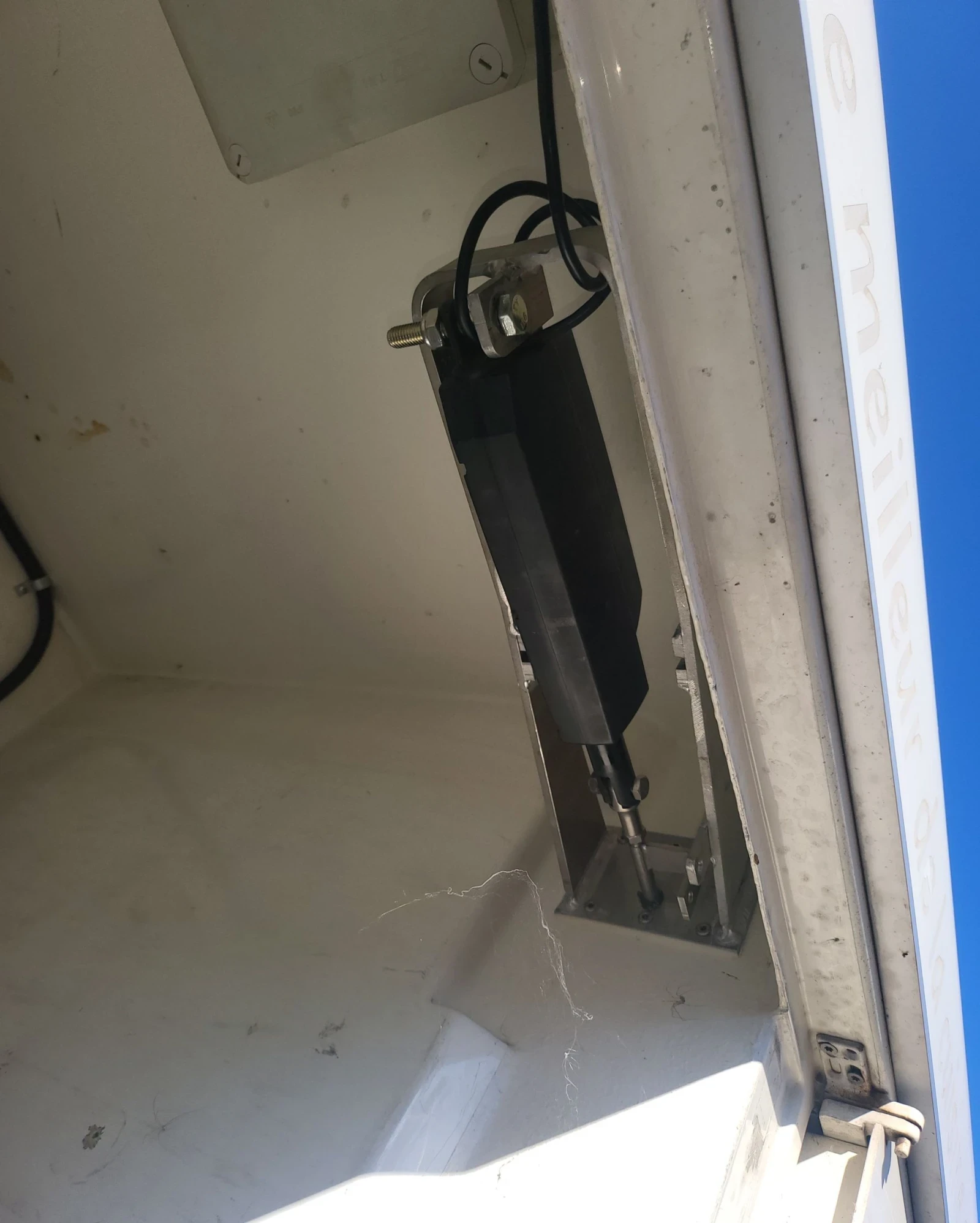 Iveco 35c13 Хладилен за сладолед-40  - изображение 8 | Auto.bg Iveco 35c13 Хладилен за сладолед-40  - изображение 8