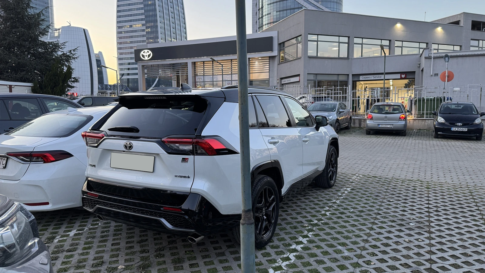 Toyota Rav4 2.5 GR SPORT AWD, НАЛИЧНА с преглед от ТМ АУТО - изображение 5 | Auto.bg Toyota Rav4 2.5 GR SPORT AWD, НАЛИЧНА с преглед от ТМ АУТО - изображение 5