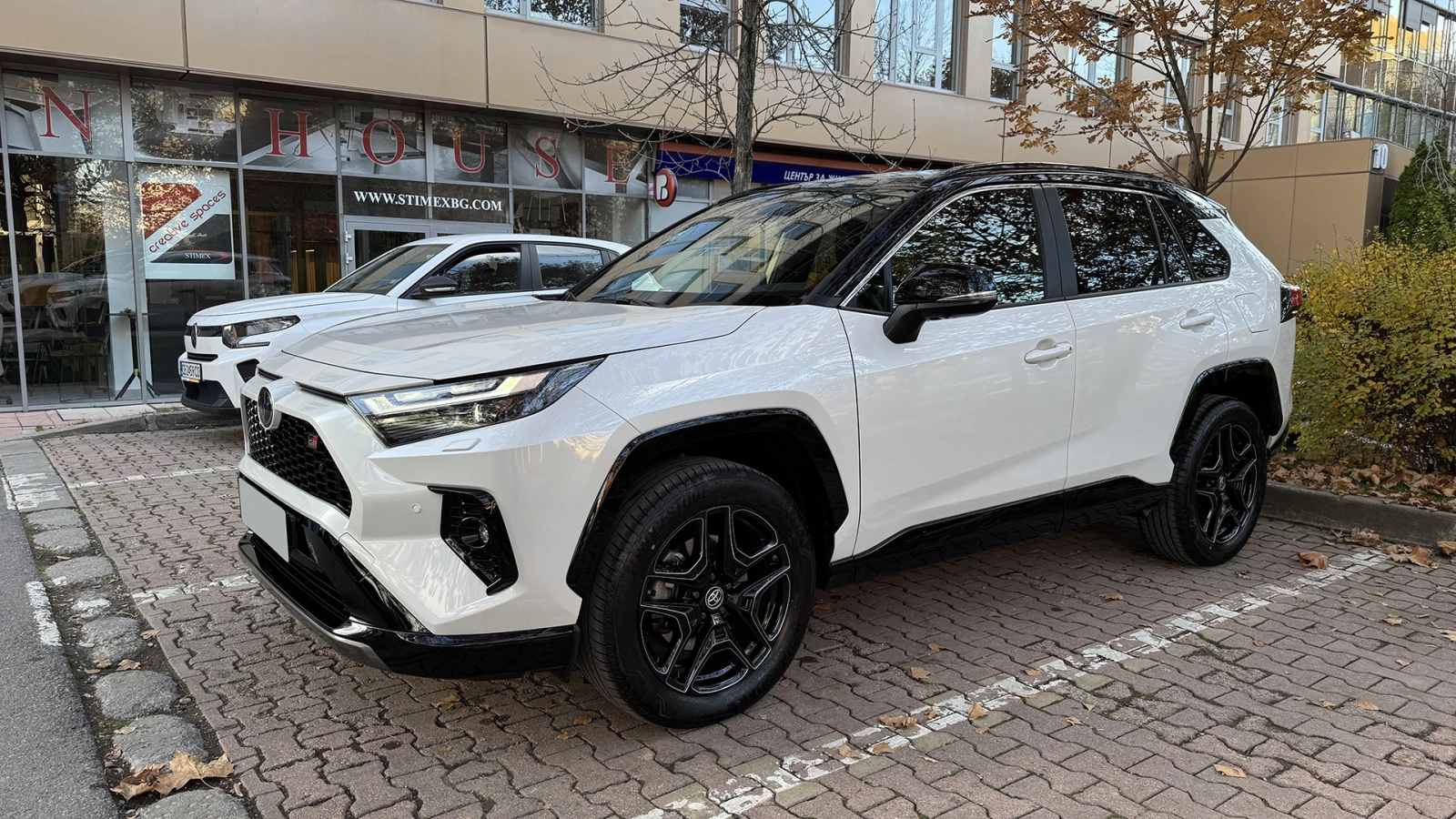 Toyota Rav4 2.5 GR SPORT AWD, НАЛИЧНА с преглед от ТМ АУТО - изображение 2 | Auto.bg Toyota Rav4 2.5 GR SPORT AWD, НАЛИЧНА с преглед от ТМ АУТО - изображение 2