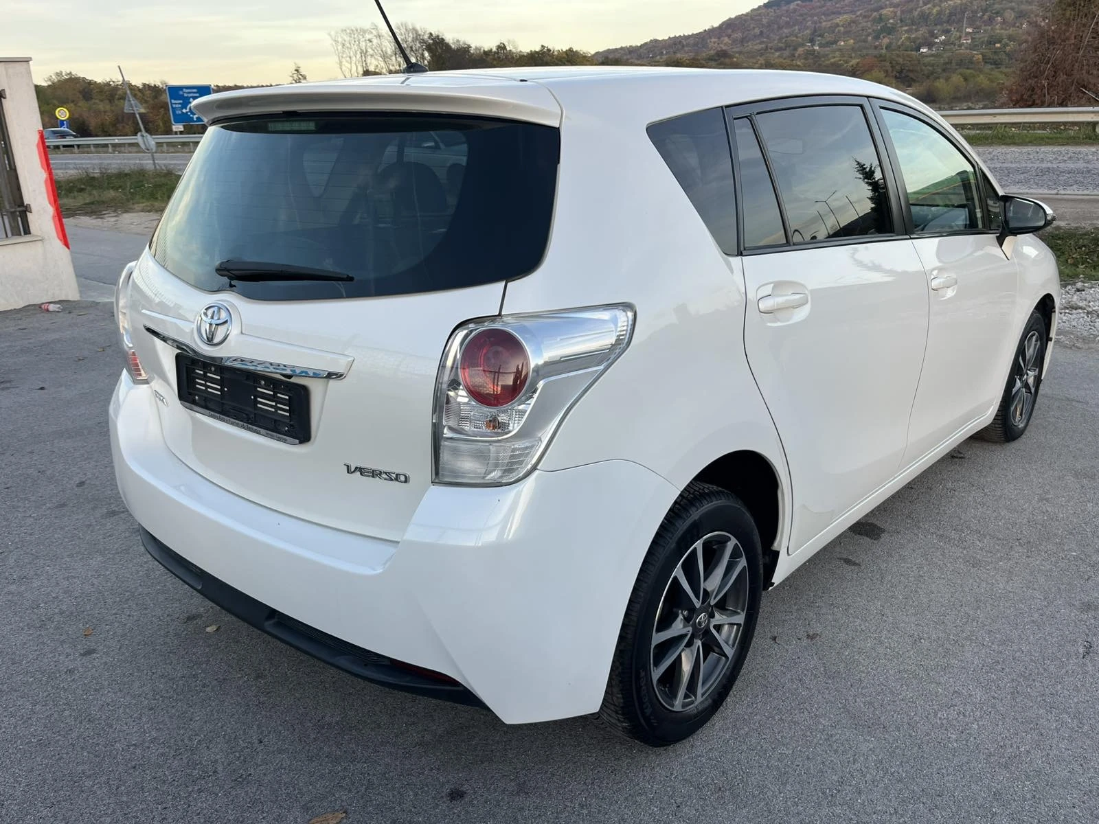 Toyota Verso 1.6D4D 112к 6 СКОРОСТИ EURO 5B АВТОПИЛОТ  ИТАЛИЯ - изображение 4 | Auto.bg Toyota Verso 1.6D4D 112к 6 СКОРОСТИ EURO 5B АВТОПИЛОТ  ИТАЛИЯ - изображение 4