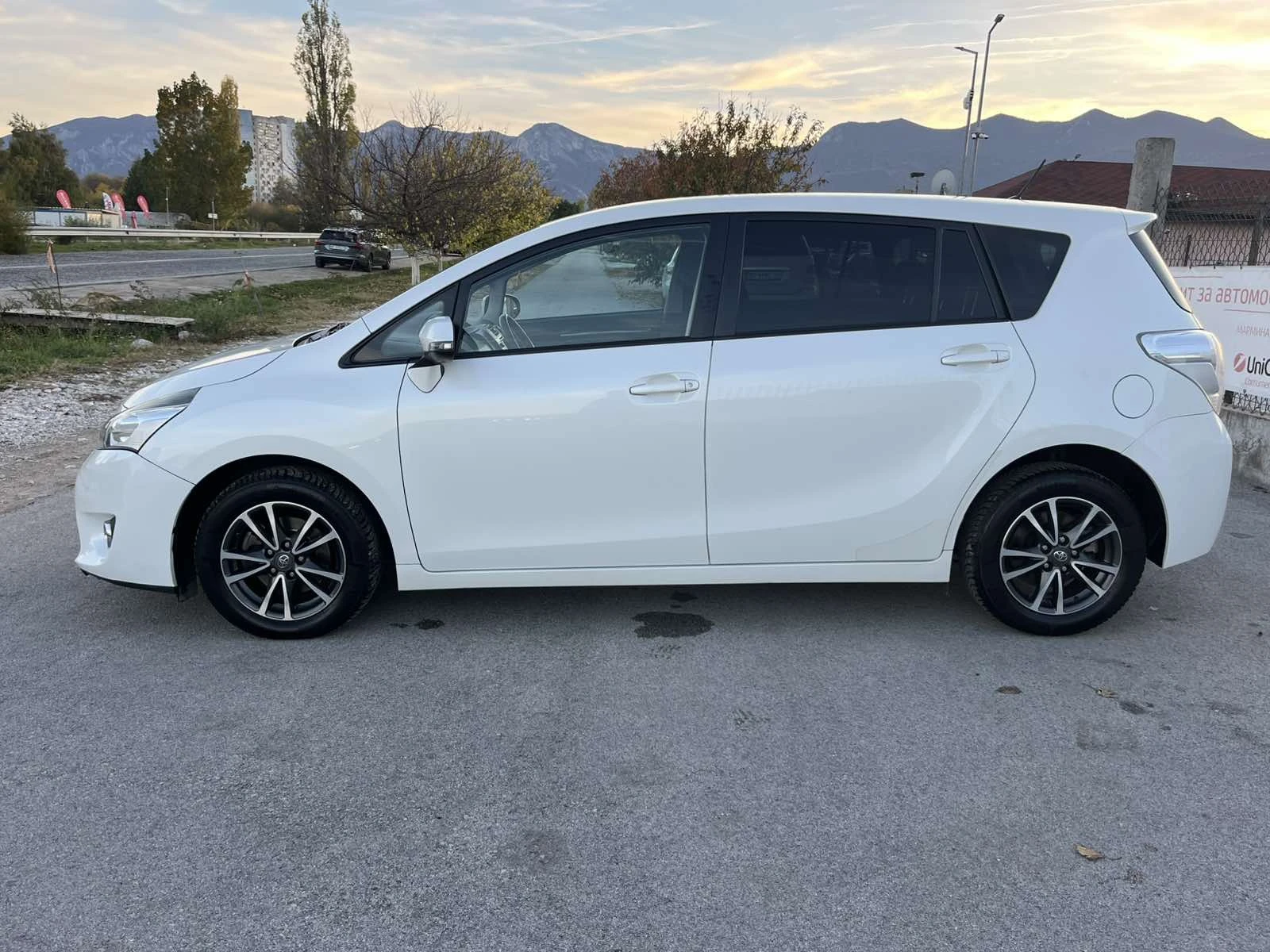 Toyota Verso 1.6D4D 112к 6 СКОРОСТИ EURO 5B АВТОПИЛОТ  ИТАЛИЯ - изображение 6 | Auto.bg Toyota Verso 1.6D4D 112к 6 СКОРОСТИ EURO 5B АВТОПИЛОТ  ИТАЛИЯ - изображение 6