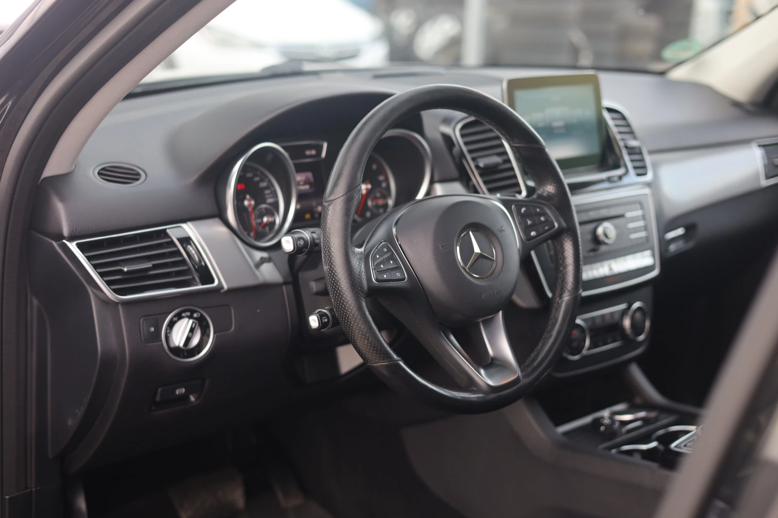 Mercedes-Benz GLE 350 d 4M AMG TVx3 MASSAGEвакуум360 ОБДУХ KeyGO #iCarbg - изображение 10 | Auto.bg Mercedes-Benz GLE 350 d 4M AMG TVx3 MASSAGEвакуум360 ОБДУХ KeyGO #iCarbg - изображение 10