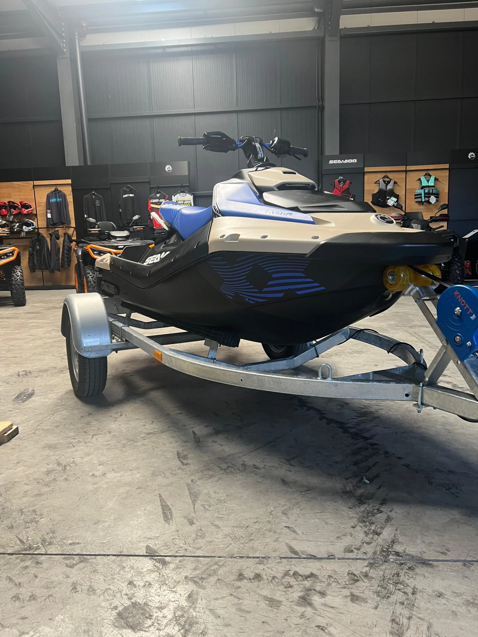 Джет Bombardier Sea Doo SPARK 3UP - изображение 2 | Auto.bg Джет Bombardier Sea Doo SPARK 3UP - изображение 2