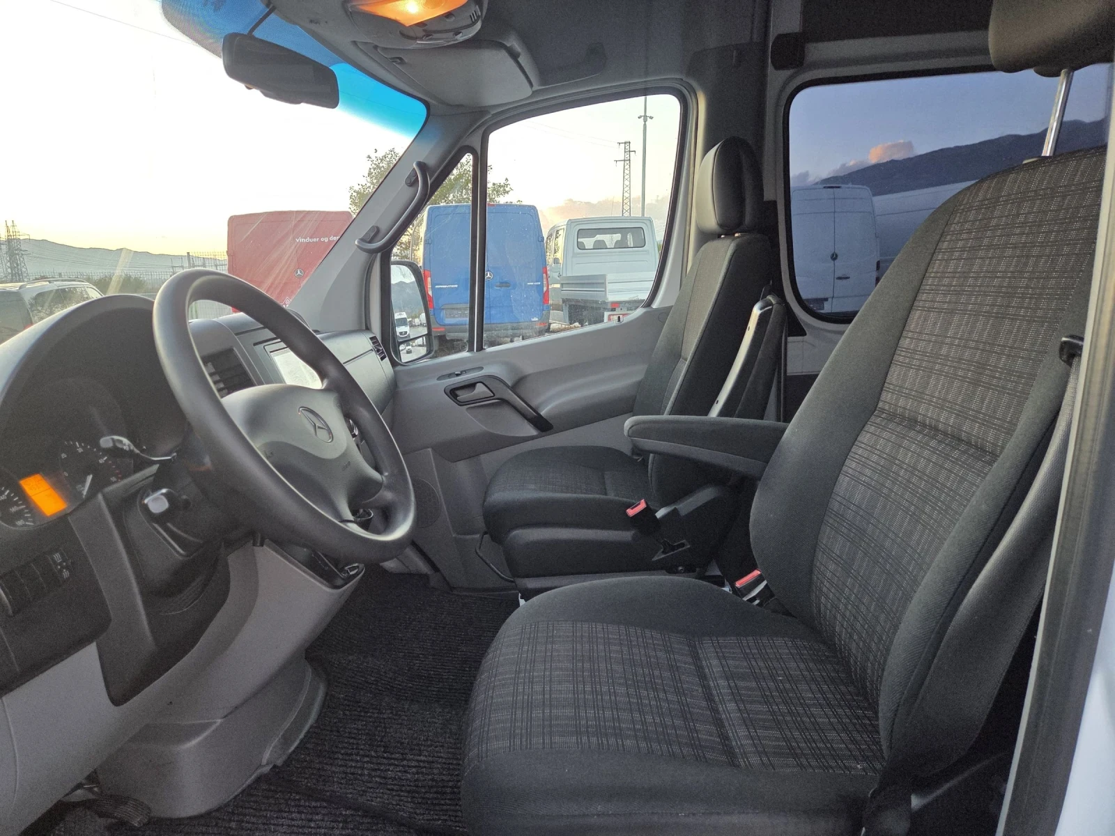 Mercedes-Benz Sprinter 316 CDI, Пътнически, 9местен, Климатик, Автомат, ЕВРО  - изображение 9 | Auto.bg Mercedes-Benz Sprinter 316 CDI, Пътнически, 9местен, Климатик, Автомат, ЕВРО  - изображение 9