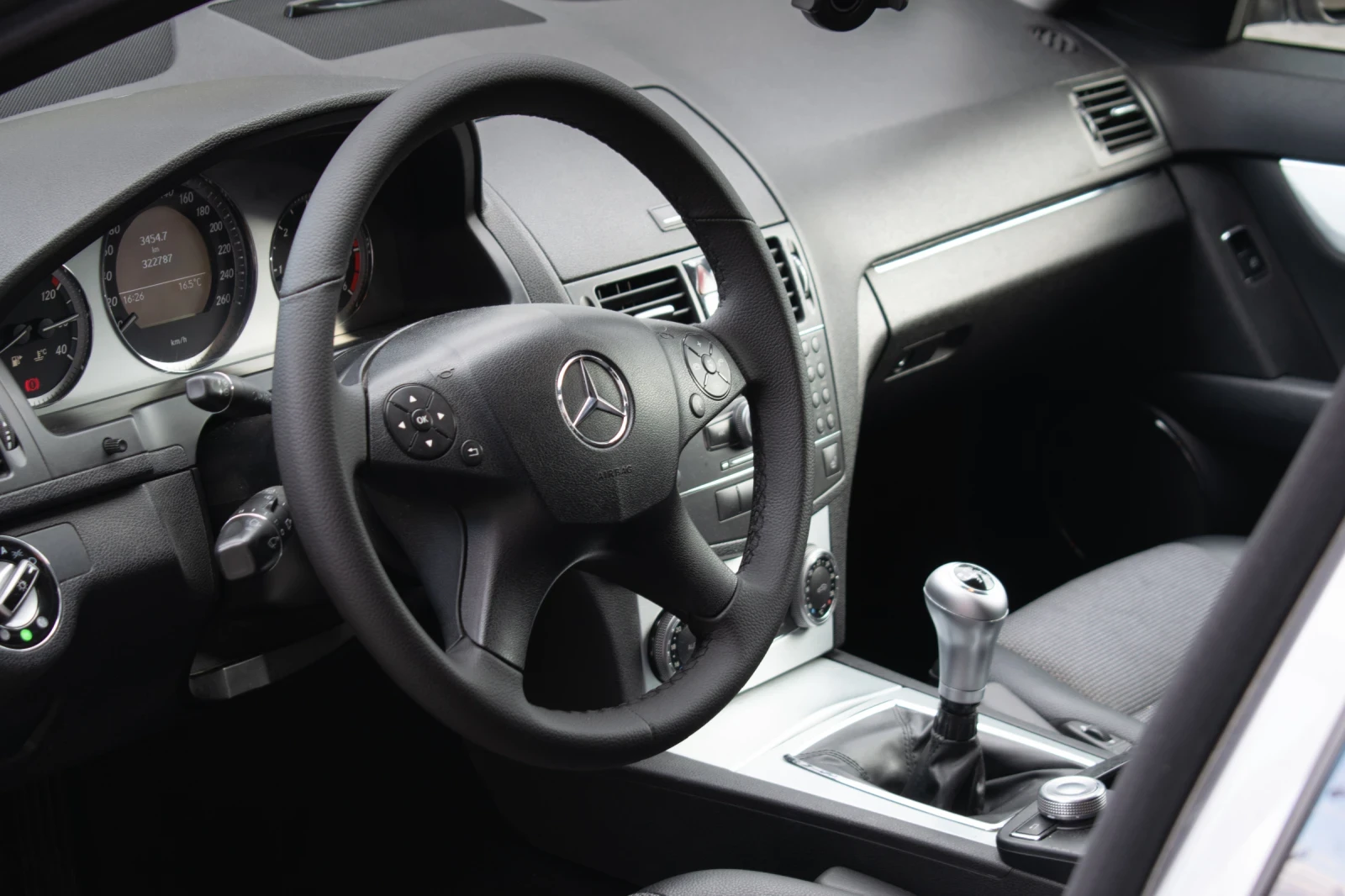 Mercedes-Benz C 220 2.2 CDI - изображение 5 | Auto.bg Mercedes-Benz C 220 2.2 CDI - изображение 5