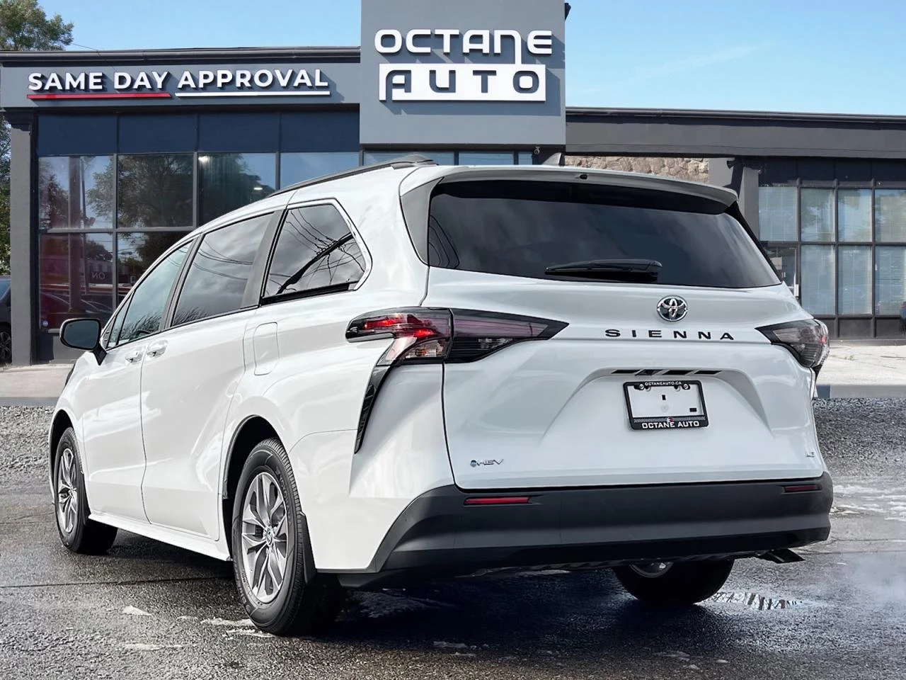 Toyota Sienna 2.5 Hybrid / LE / 8 Seats - изображение 4 | Auto.bg Toyota Sienna 2.5 Hybrid / LE / 8 Seats - изображение 4