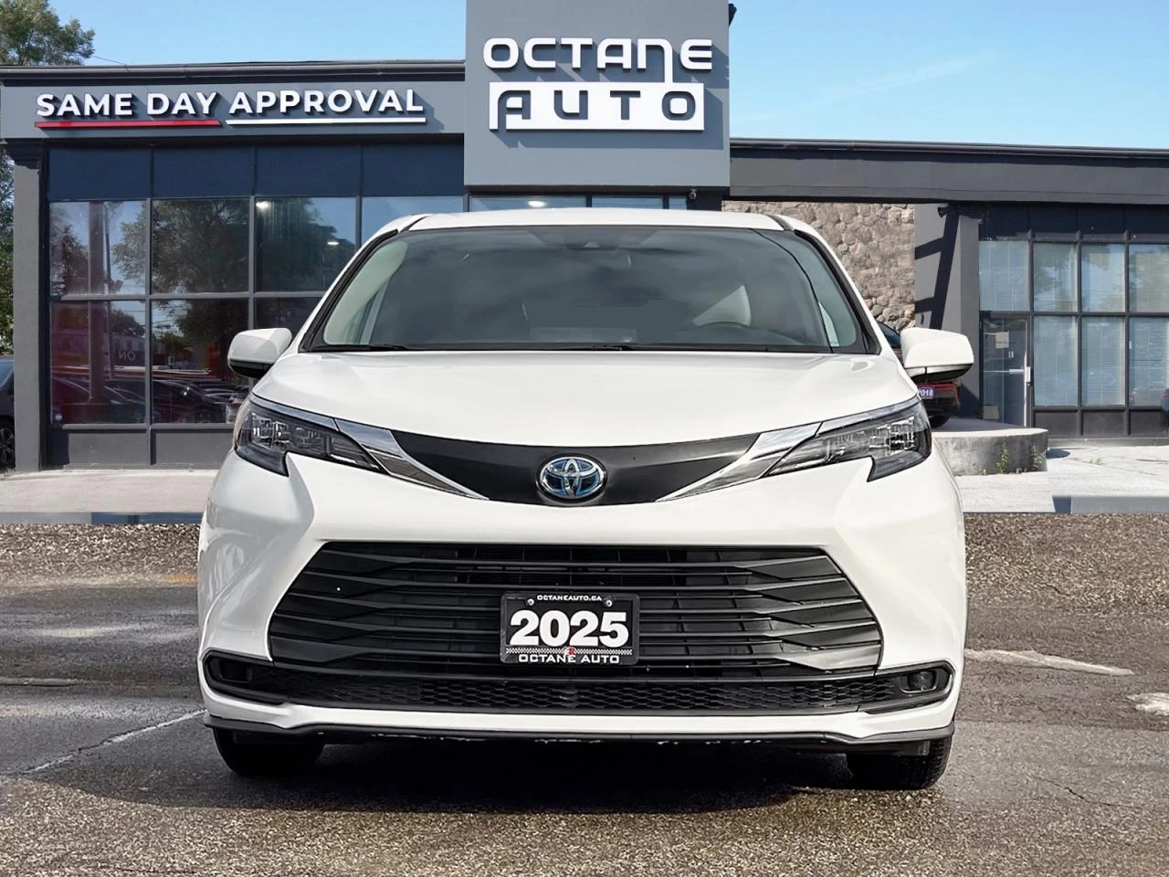 Toyota Sienna 2.5 Hybrid / LE / 8 Seats - изображение 2 | Auto.bg Toyota Sienna 2.5 Hybrid / LE / 8 Seats - изображение 2