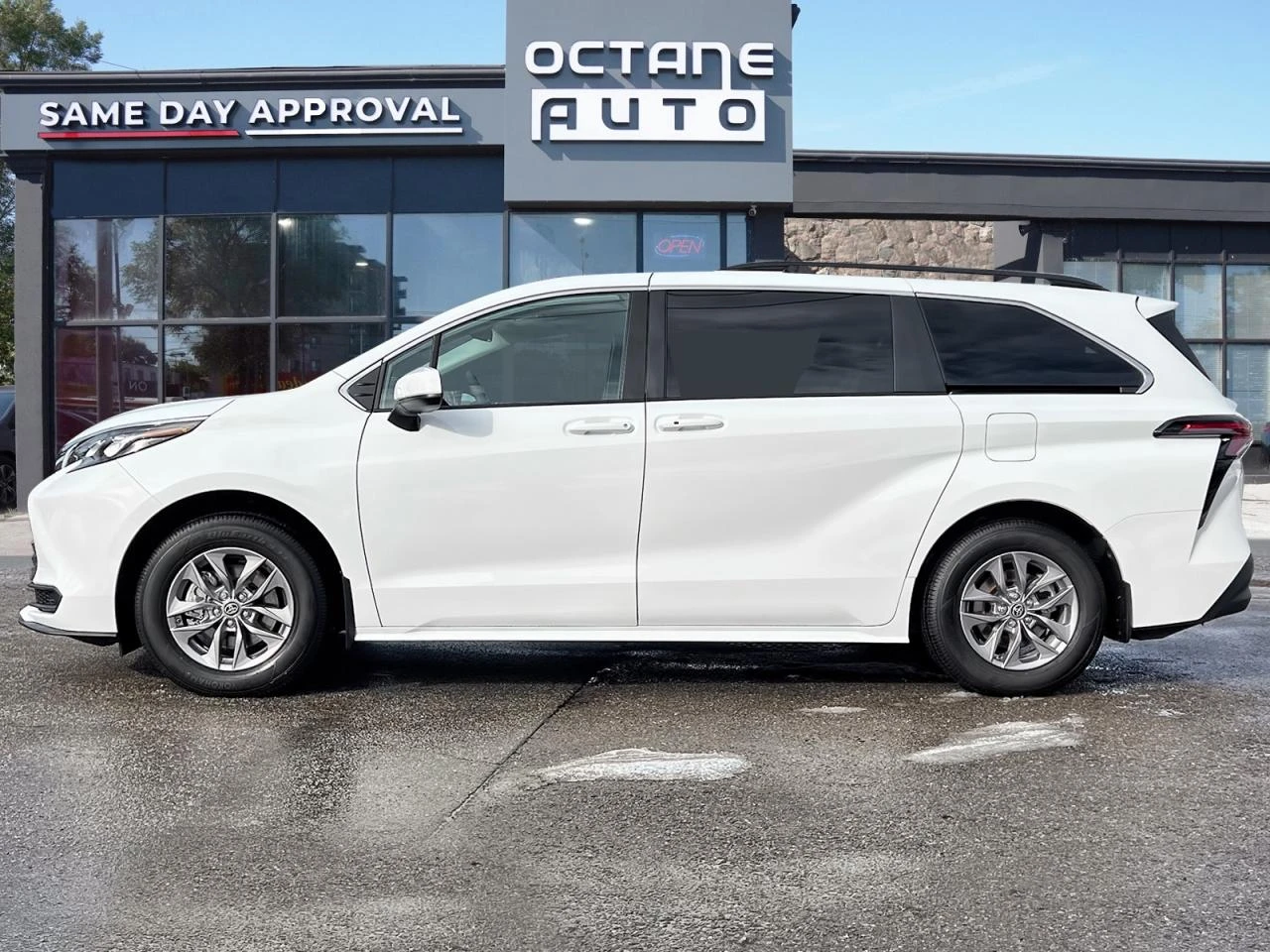 Toyota Sienna 2.5 Hybrid / LE / 8 Seats - изображение 3 | Auto.bg Toyota Sienna 2.5 Hybrid / LE / 8 Seats - изображение 3