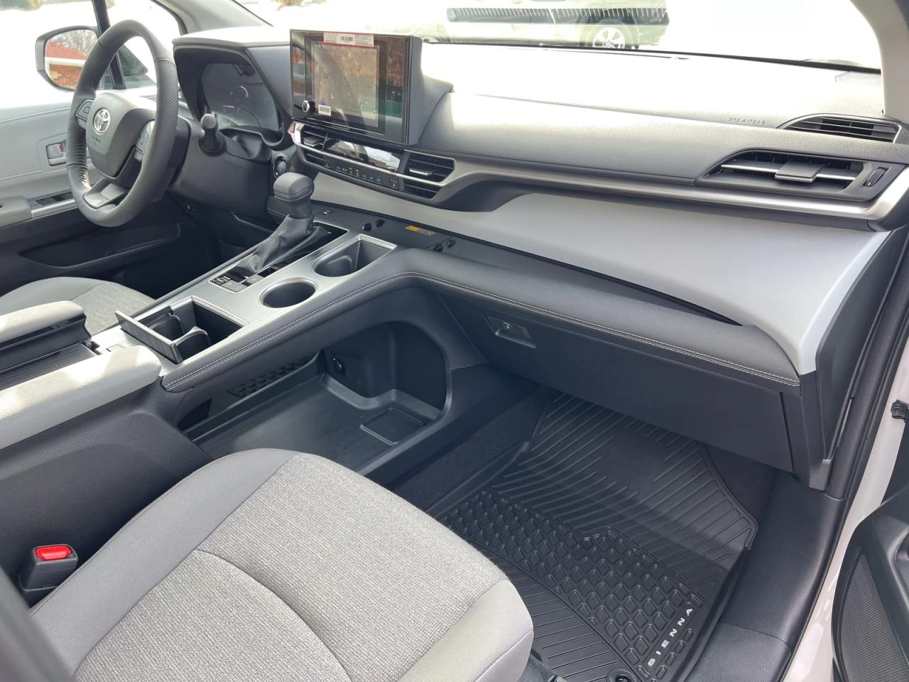 Toyota Sienna 2.5 Hybrid / LE / 8 Seats - изображение 8 | Auto.bg Toyota Sienna 2.5 Hybrid / LE / 8 Seats - изображение 8